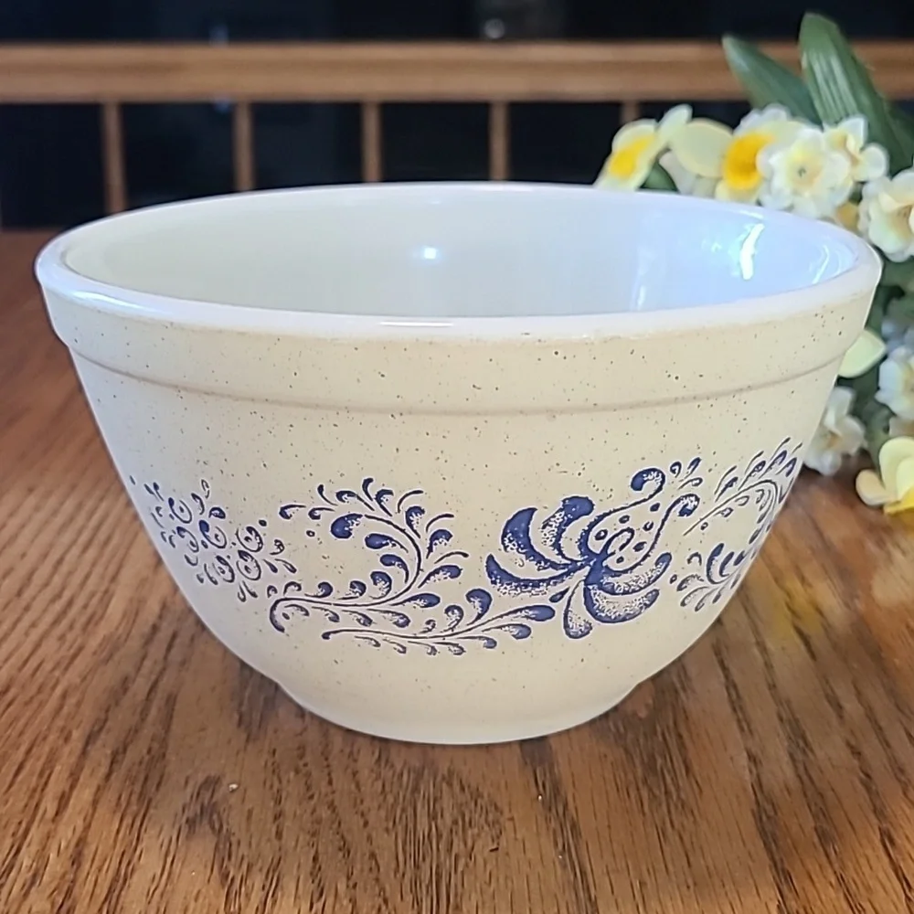 Pyrex Homestead 750ml Mixing Bowl
